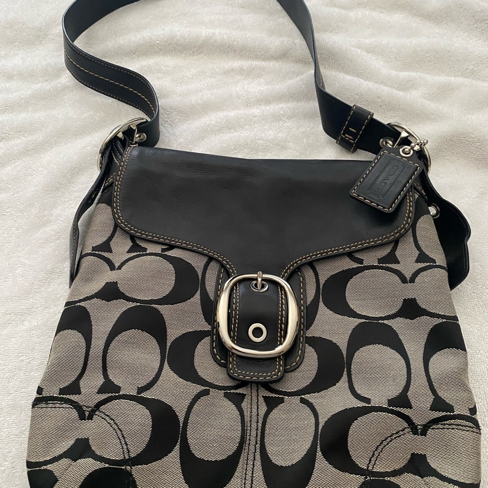 Coach Crossbody. Canvas print excellent condition.
